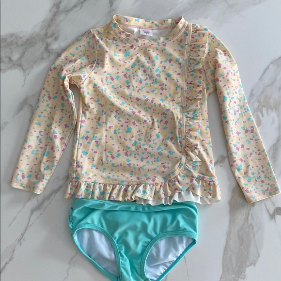 Rufflebutts LS rash guard 2 piece swimsuit.  With signature rear ruffles. Size 5 - Picture 1 of 3